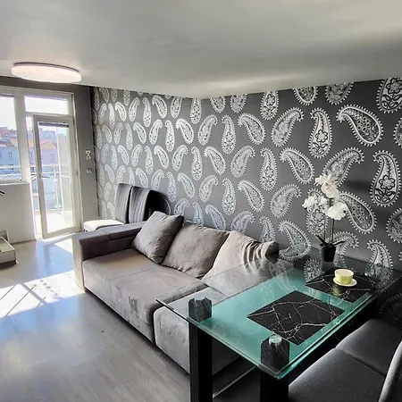 комфорт и стиль - с панорамой города Apartment *